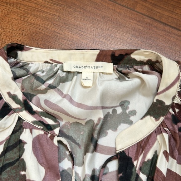 Grade & Gather Women’s Long Sleeve Key Hole Neck Blouse Purple and Cream Small - Picture 2 of 7